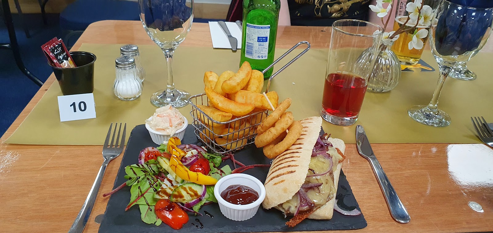 Craven's Kitchen @ The Watchorn, Alfreton Abraham Lincoln Library