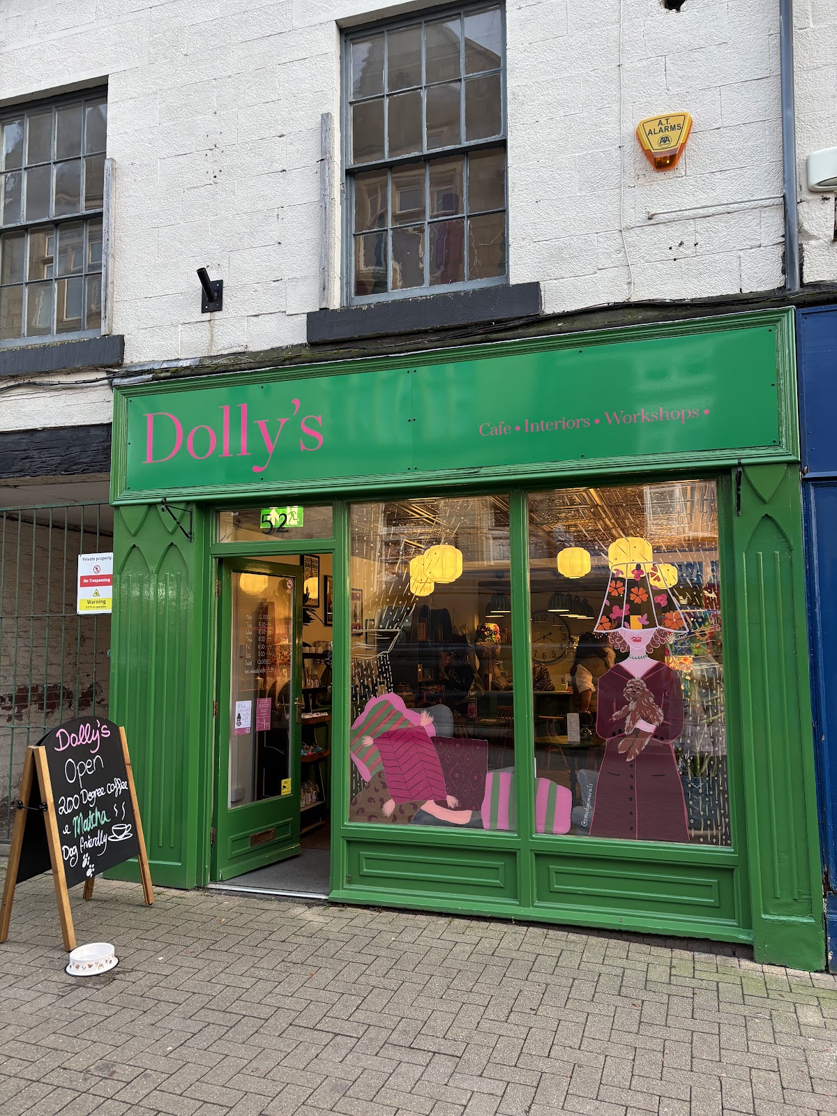 Dolly’s Cafe & Interiors