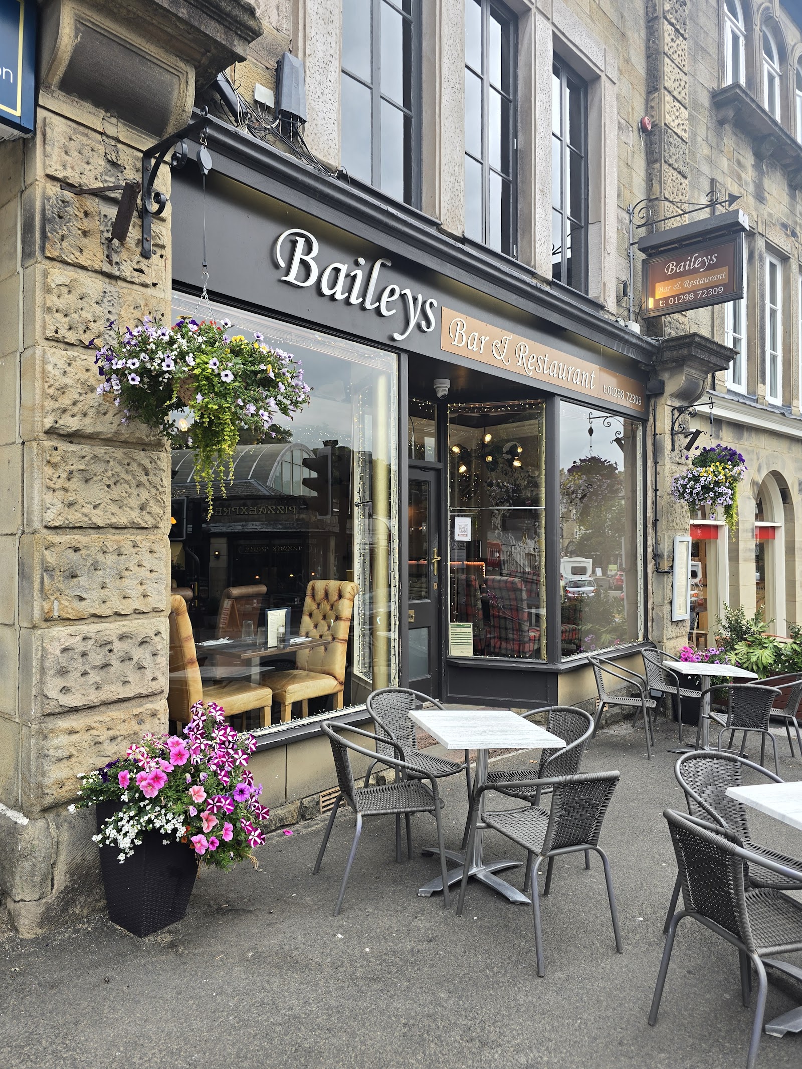 Baileys Bar & Restaurant