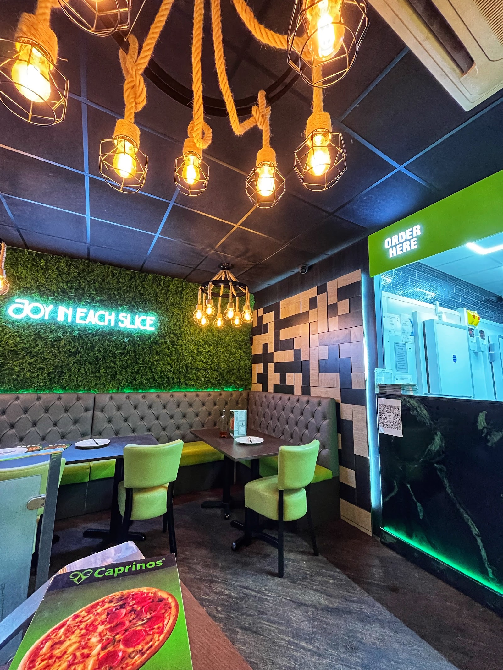 Caprinos Pizza Buxton