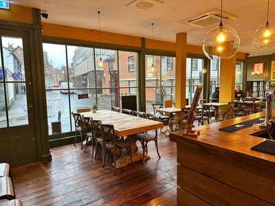 A Tavola pizzeria Restaurant