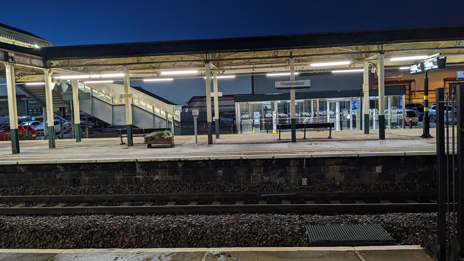 Chippenham railway station