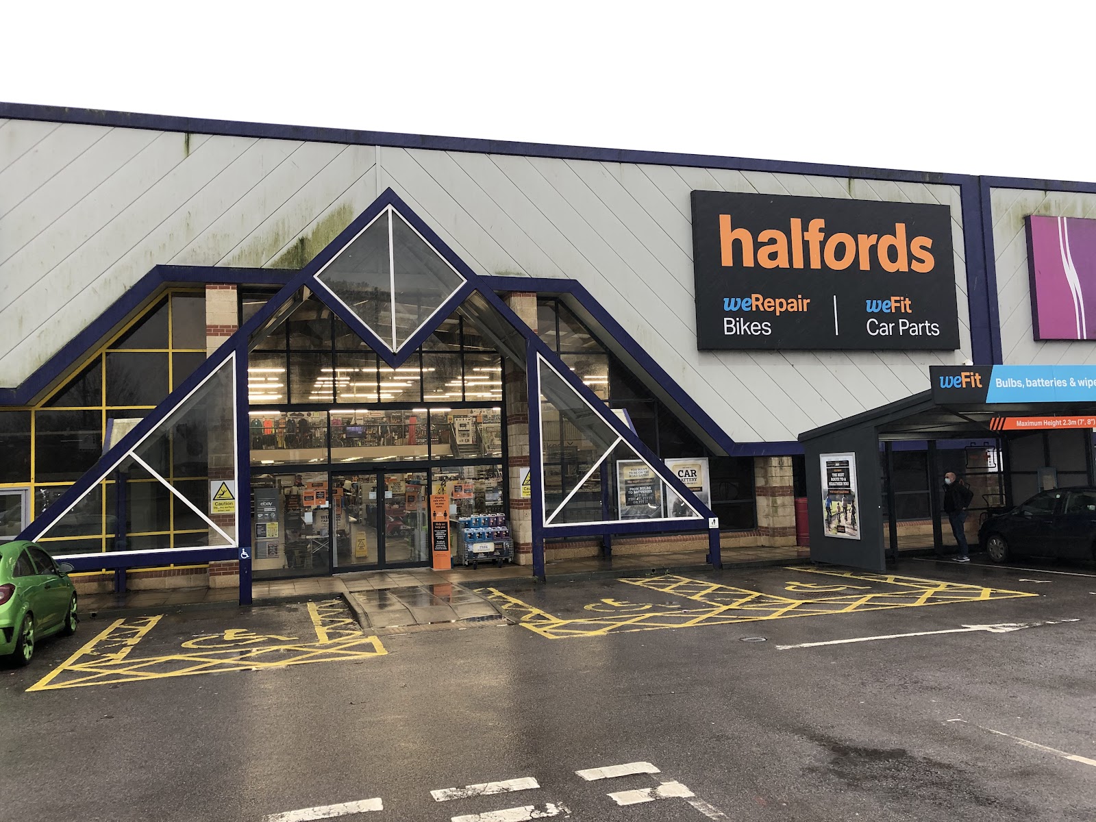 Halfords - Chippenham