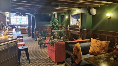 Bee's Knees, Cirencester