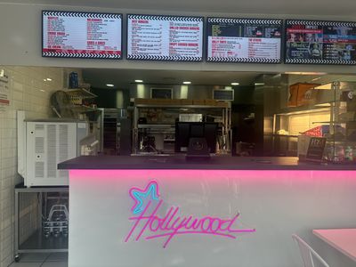 Hollywood Burgers & Shakes (Manchester) حلال