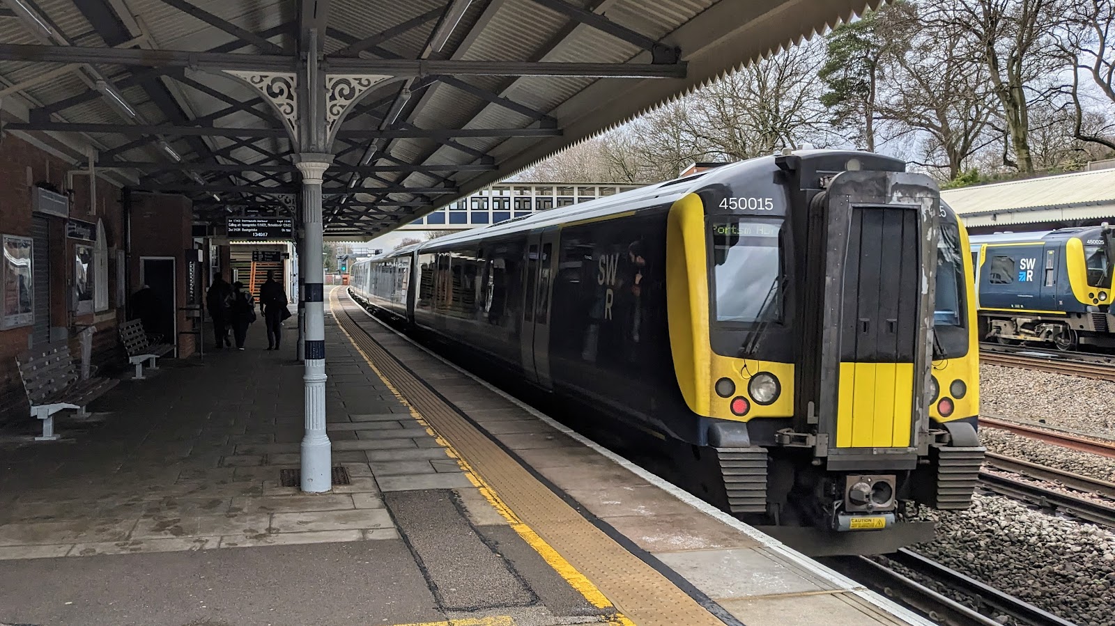 Farnborough (Main) railway station
