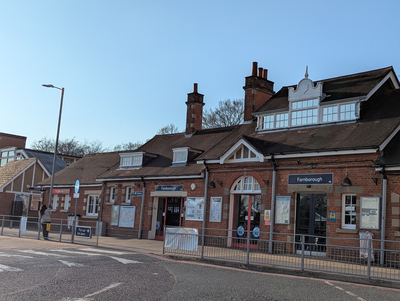 Main Farnborough Station