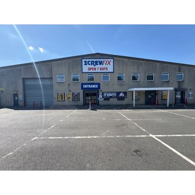 Screwfix Farnborough - Invincible Road