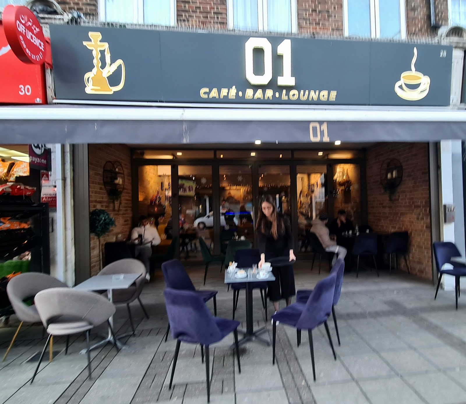 01 Cafe Bar & Lounge