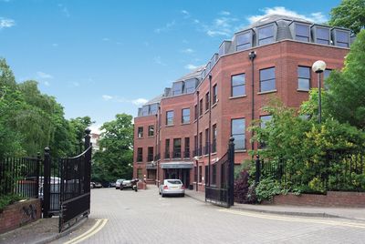 Dr Benji Schreiber, Consultant Rheumatologist