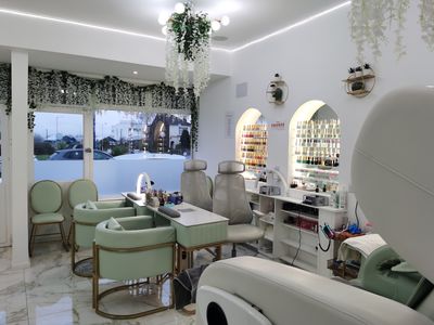The Nail Lounge