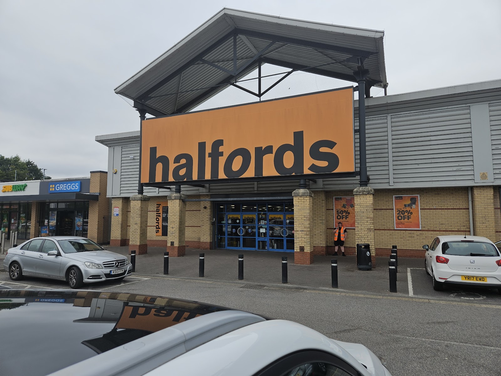 Halfords - Leigh