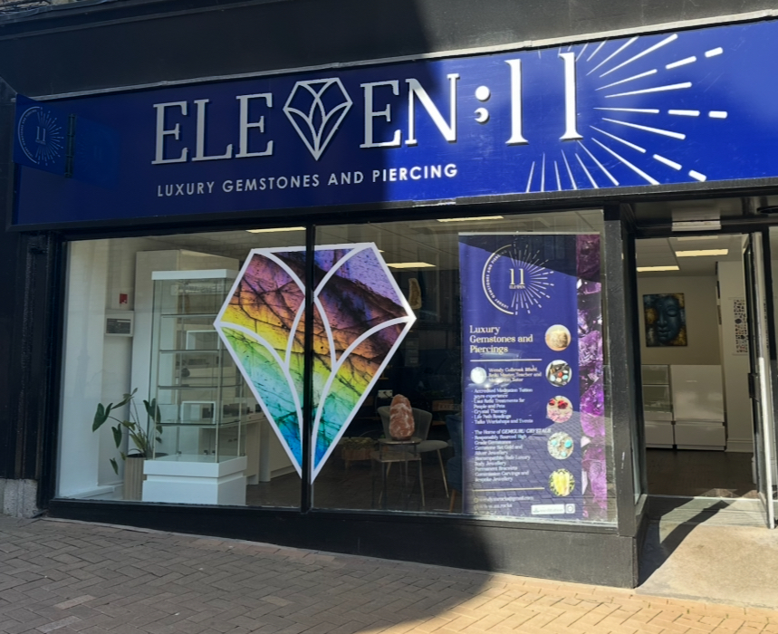 Eleven : 11 Luxury Gemstones and Piercing