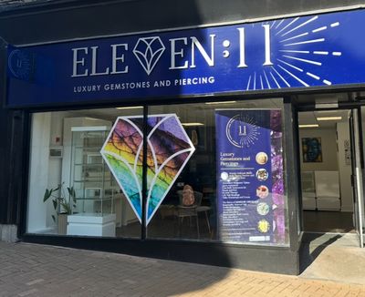Eleven : 11 Luxury Gemstones and Piercing