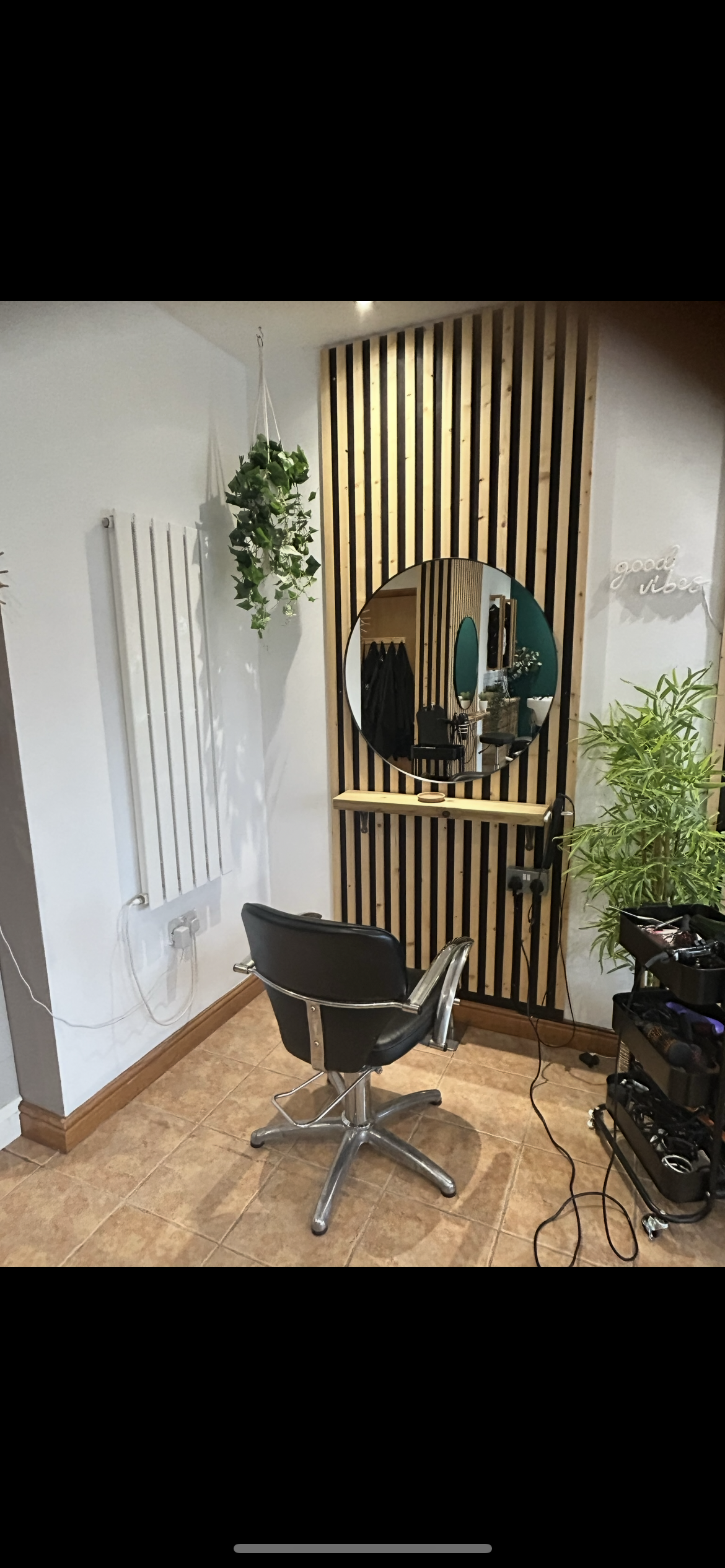 eAsT Hair Studio