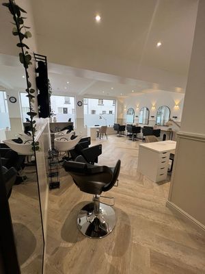 JAYE x Eleana Rose Cosmetics