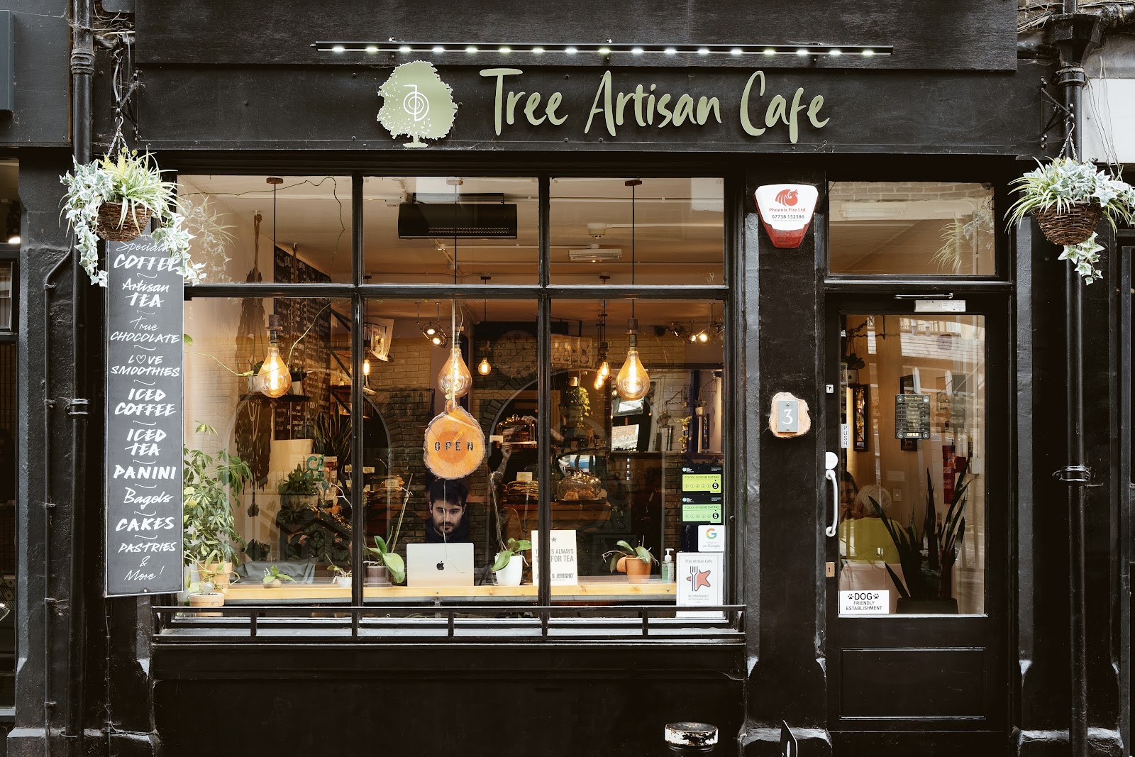 Tree Artisan Café