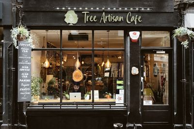Tree Artisan Café