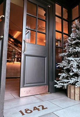 1842 Restaurant & Bar