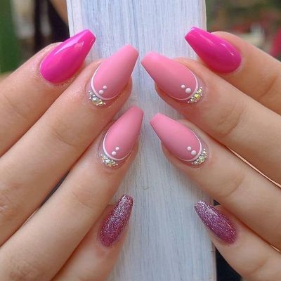 Hollywood Nails Salon