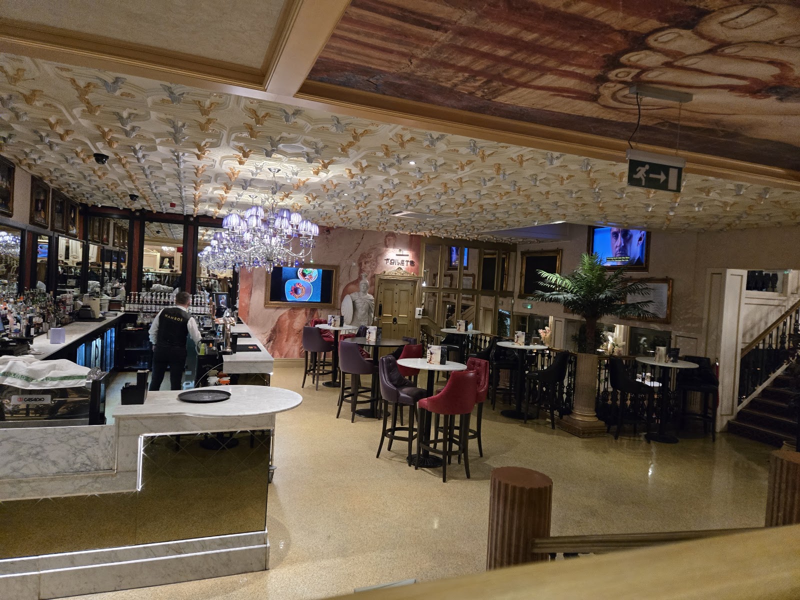 Mambos Express Restaurant & Bar