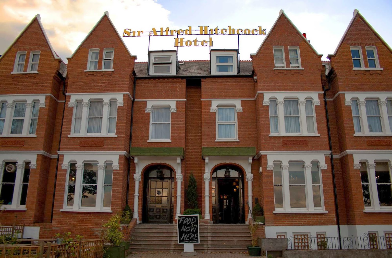 Sir Alfred Hitchcock Hotel