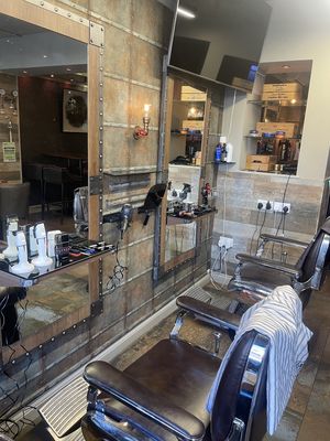 Monarchs Barbers & Bar