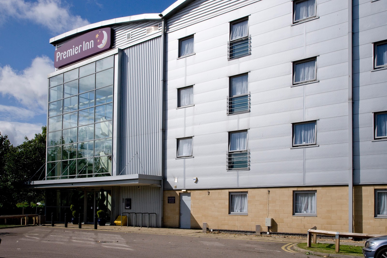 Premier Inn Watford Central hotel