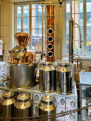 HALF HITCH Gin Micro-Distillery & Gin Store