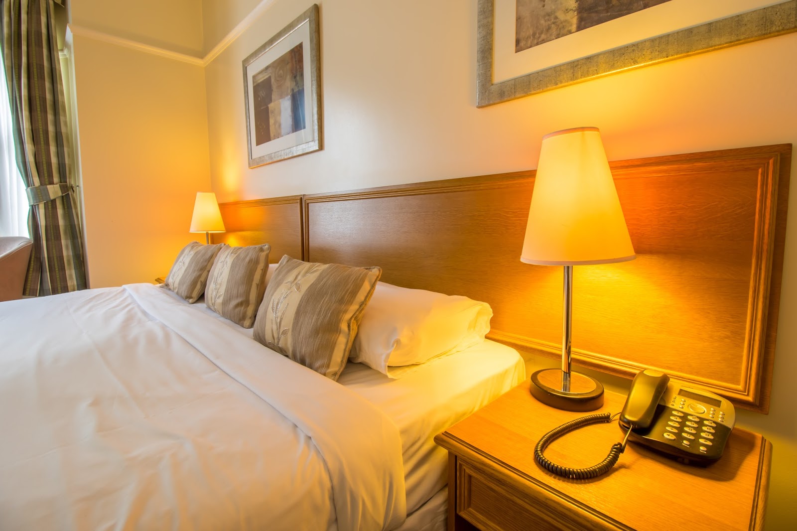 A Park View Hotel & Hamiltons Restaurant