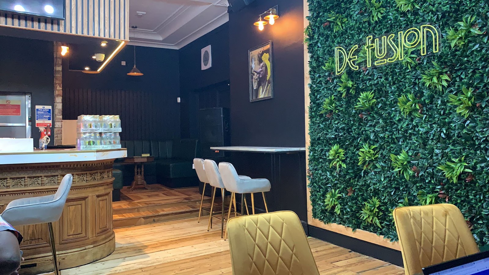 De Fusion Bar and Restaurant